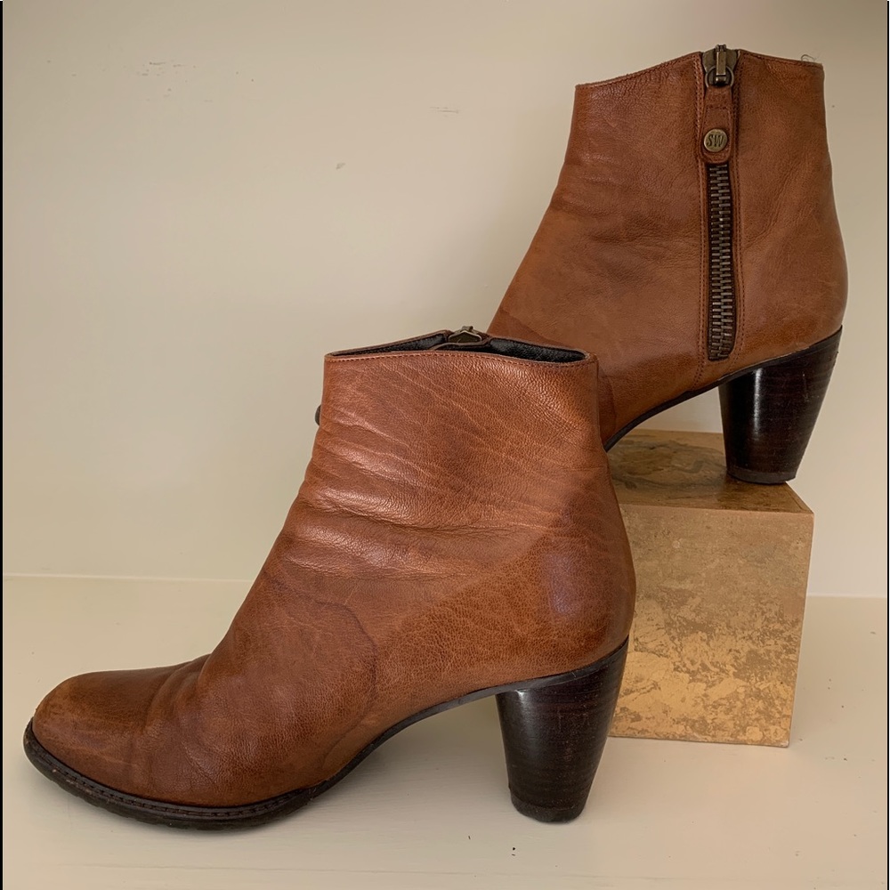 Stuart Weitzman leather booties 7